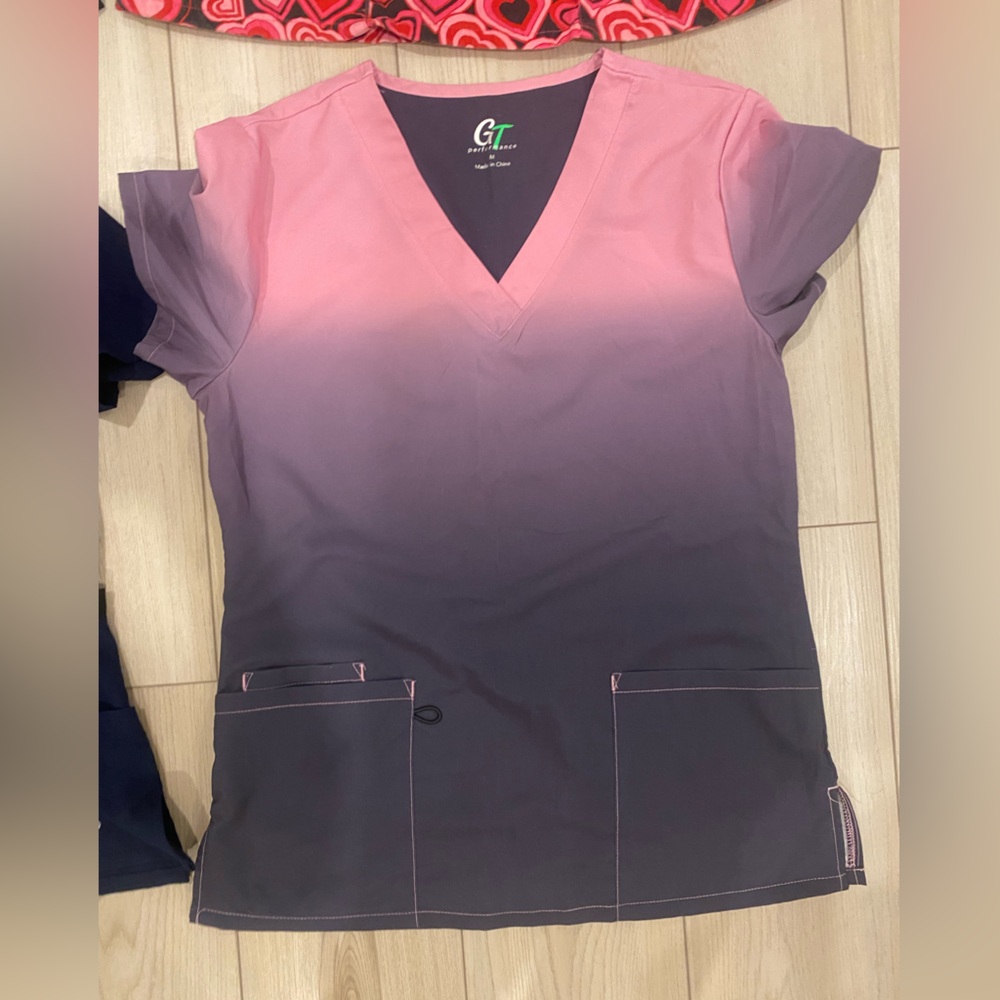 Medical scrub tops 4 tops - Picture 2 of 5